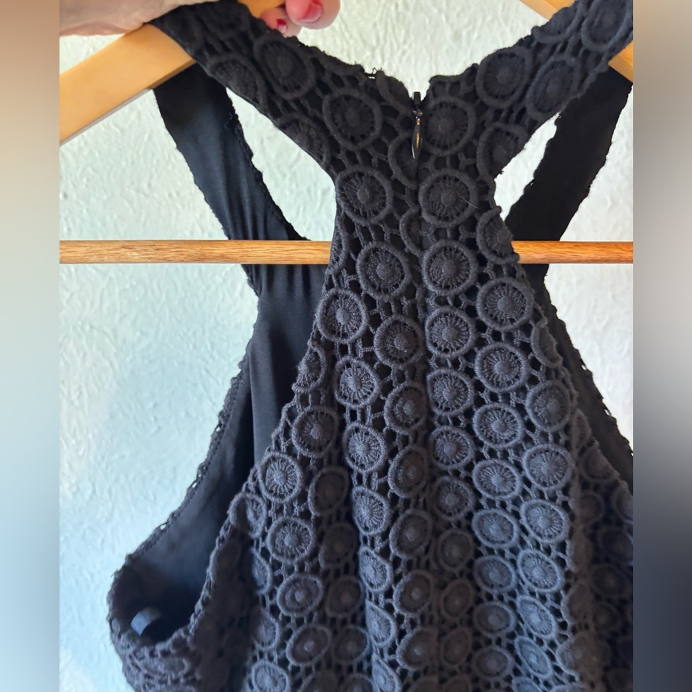 Hunter Bell Eyelet cut out‎ Halter Dress size 0 - Picture 4 of 6